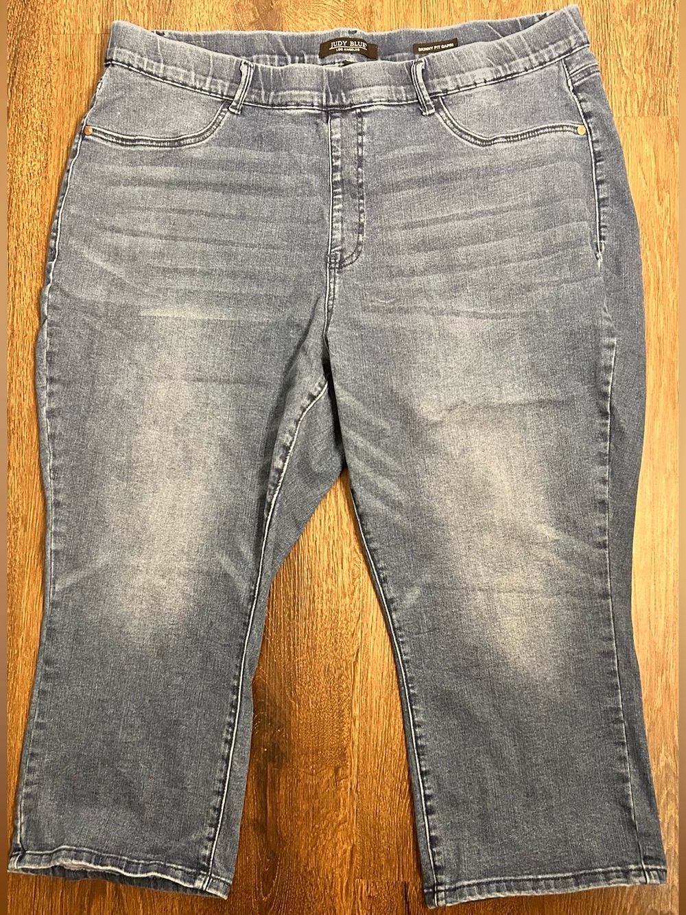 Judy Blue Women’s Light Faded Gray Skinny Fit Capri Jeans 22W (JB78111) Stretch